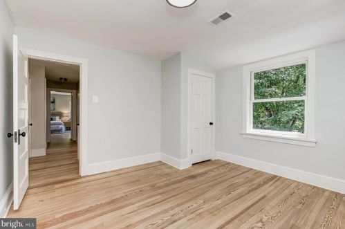 3912 Blackthorn St, Bethesda MD 20815-5056 exterior