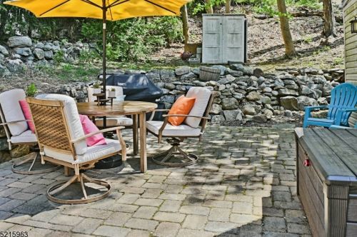 391 Shr Trl, Sparta NJ 07871-1403 exterior