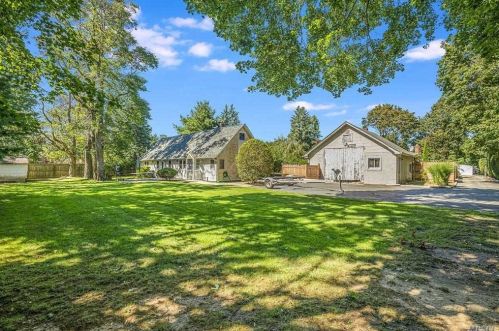 178 Burr Rd, Commack NY 11725-1809 exterior