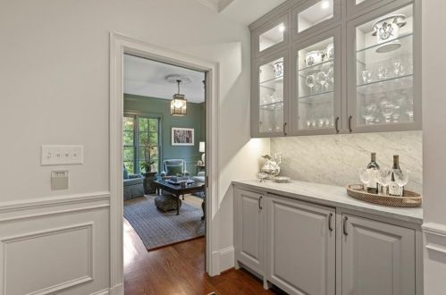 2817 Dover Rd, Atlanta GA 30327-1209 exterior