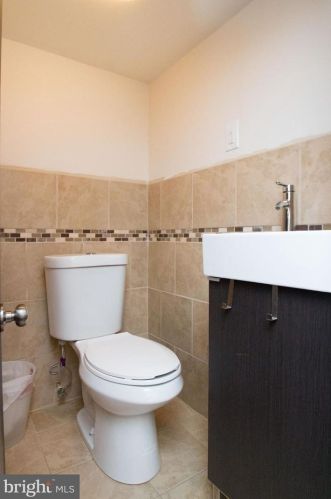 1144 4 St, Philadelphia PA 19133-3208 exterior