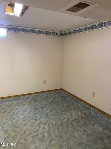 597 Creston St, Meskegon MI 49442-4167 exterior