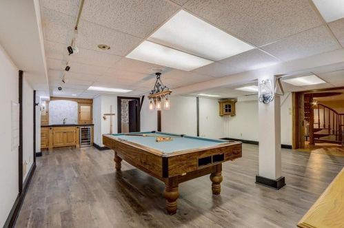 6990 Barnett Ln, Milwaukee WI 53217-3606 exterior