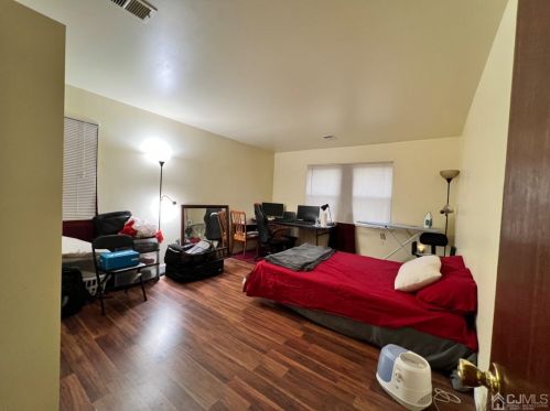 1610 Raspberry Ct, Edison NJ 08817-2768 exterior