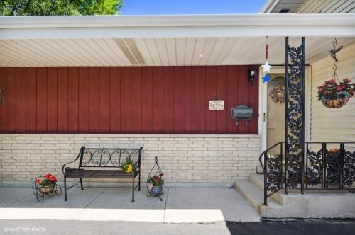 213 Melrose Ave, Elmhurst, IL 60126-2467