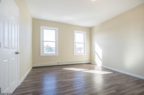 30 Glover Ave, West Paterson NJ 07424-2843 exterior