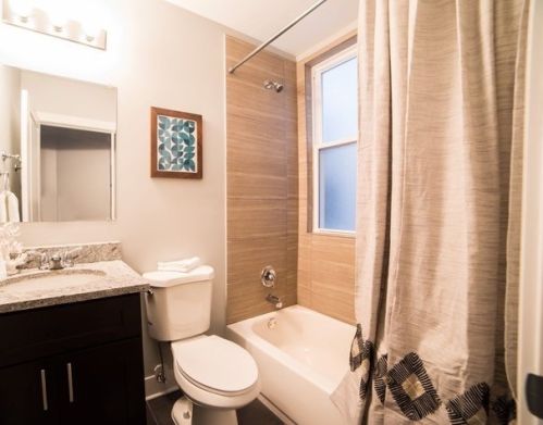 1319 Barry Ave, Chicago IL 60657-4211 exterior