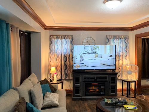 4649 28th St, Milwaukee, WI 53221-2105