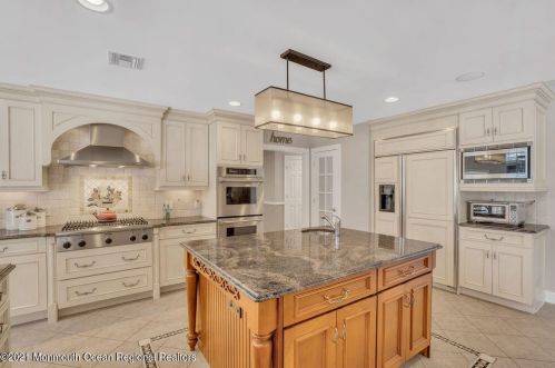 26 Brasch Blvd, Middletown NJ 07748-3161 exterior