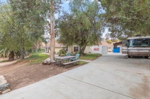 38325 De Portola Rd, Temecula CA 92592-8984 exterior