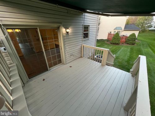 339 Cobblestone Ln, Lancaster PA 17601-3348 exterior