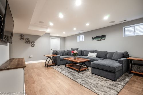 6908 Tonty Ave, Chicago IL 60646-1337 exterior