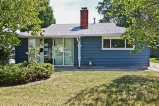 2828 51st St, Milwaukee, WI 53219-3320