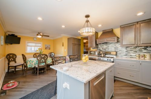 5630 Cullom Ave, Chicago IL 60634-1700 exterior