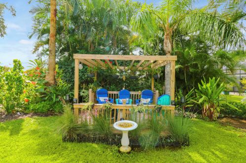 2910 Cates Cir, Fort Pierce FL  34952-5812 exterior