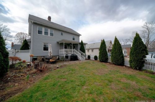 6 Harris St, Enfield CT 06082 exterior