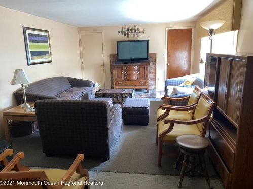 339 Hayes Ave, Berkeley Township, NJ 08721-2930