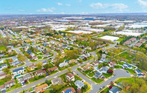 22 Plafsky Dr, Edison NJ 08817-2239 exterior