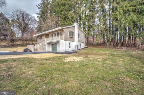 1303 Willow Street Pike, Lancaster PA  17602-4633 exterior