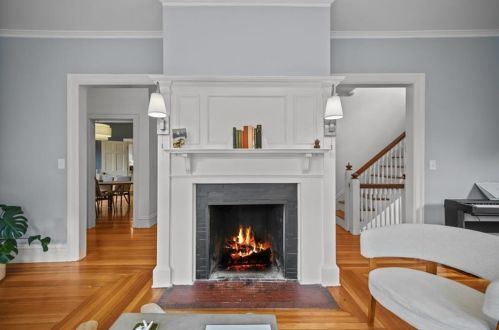 515 Angell St, Providence, RI 02906-4406