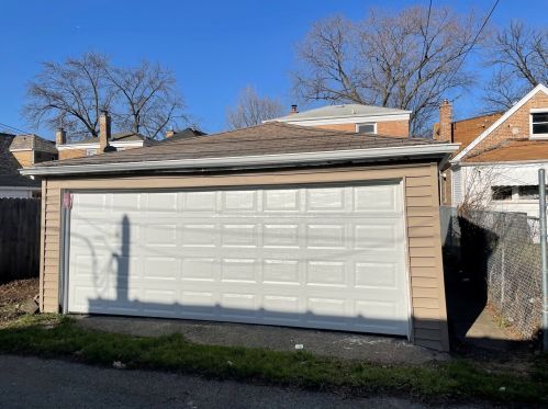 8015 Artesian Ave, Chicago IL  60652-2819 exterior