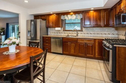 86 Woodbine Ave, Mount Olive NJ 07828-3152 exterior