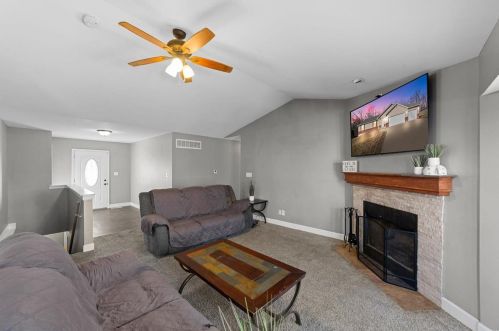 170 Village Circle Dr, Winfield MO 63389-2051 exterior