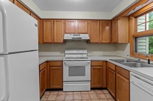 113 Forestwood Dr, Providence RI 02904-3839 exterior