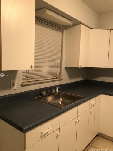 5014 Sanibel Ave, Fort Pierce FL 34951-5058 exterior