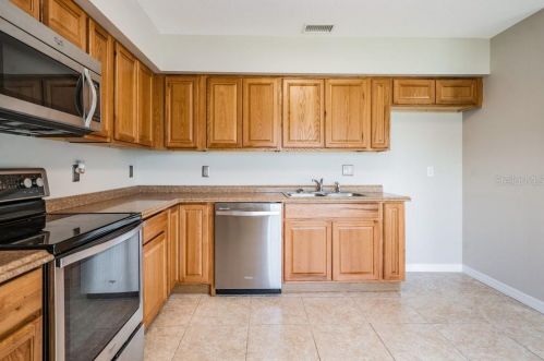 4319 Autumn Leaves Dr, Tampa FL  33624-1179 exterior