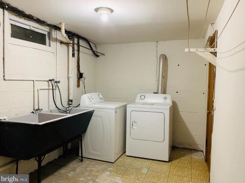 602 1st St, Rockville MD 20850-1567 exterior