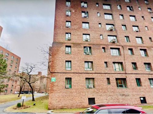 1600 Metropolitan Ave, Bronx, NY 10462-7017