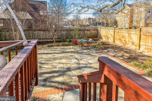 1612 Oakcrest Dr, Alexandria VA 22302-2337 exterior