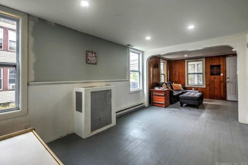 114 New Haven Ave, Derby CT 06418-2161 exterior