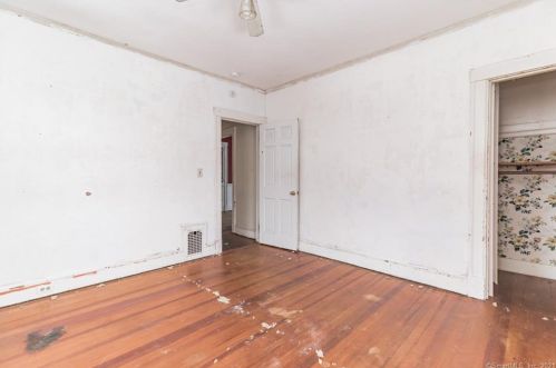 43 Elro St, Manchester CT 06040-4228 exterior