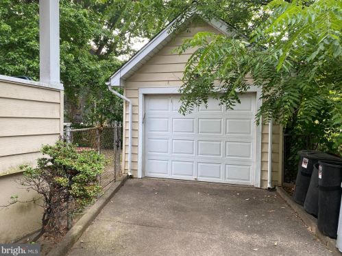 317 Oakland Ave, Camden NJ 08107-1211 exterior