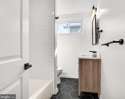 304 Cedarcroft Ave, Camden NJ 08106-1901 exterior