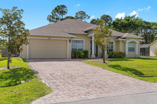 1526 Manth Ln, Fort Pierce, FL 34983-3816