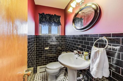 8336 Berwyn Ave, Chicago IL 60656-1430 exterior