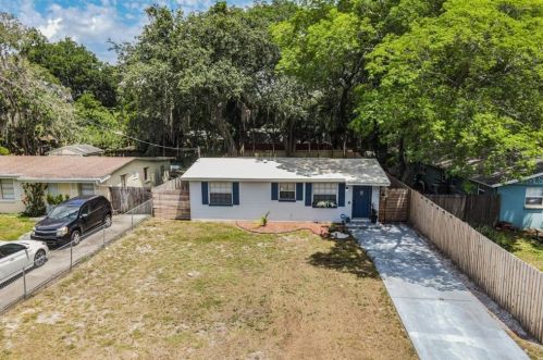 1910 98th Ave, Tampa FL  33612-8354 exterior