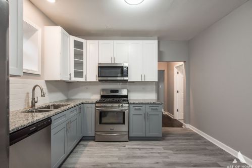 6917 Maplewood Ave, Chicago IL 60622-2857 exterior