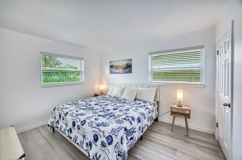 1096 Rordon Ave, Naples FL 34103-4577 exterior