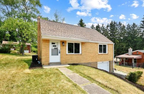 306 Greenway Dr, Pittsburgh, PA 15235-3748