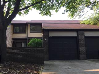 4451 Rabun Ln, Cleveland, OH 44143-2633