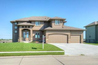 7634 Legacy St, Omaha, NE 68046-4215