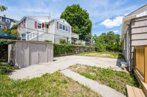 30 Locust Ave, Worcester MA  01604-6020 exterior