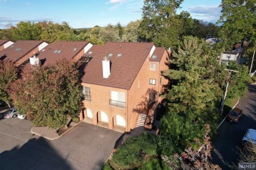 2 Lowell Ct, Teaneck NJ  07666-6466 exterior