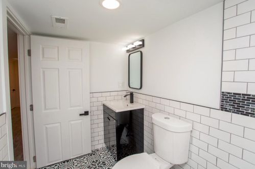 5809 Ditman St, Philadelphia PA 19135-4043 exterior