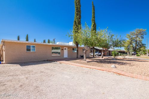 6382 Calle Bellatrix, Tucson AZ  85710-5325 exterior