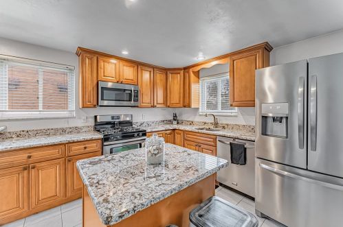 1421 Harris Ave, Pittsburgh PA 15205-3946 exterior